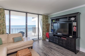 Condo, 2 habitaciones | Área de sala de estar