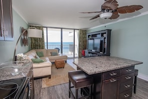 Condo, 2 habitaciones | Cocina privada | Refrigerador, horno, cafetera y tetera y tostadora