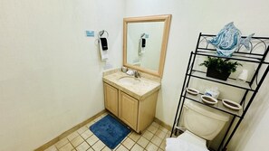 Condo, 2 quartos | Banheiro | Toalhas de banho 
