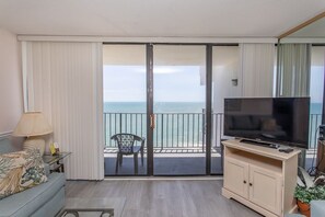 Condo, 2 Bedrooms | Living area