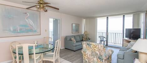 Condo, 2 Bedrooms | Dining