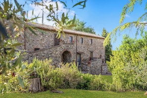 Familienhaus, 5 Schlafzimmer, Balkon (Casale Montemoro – Private Pool &) | Außenbereich