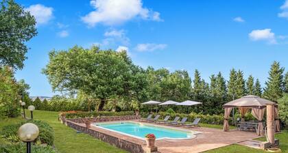 Casale Montemoro Private Pool & Garden Sleeps 10