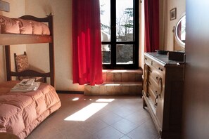 패밀리 빌라, 침실 5개 (Casale Montemoro With Pool) | 5 개의 침실, 노트북 작업 공간, 다리미/다리미판, 무료 WiFi