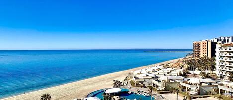 Condo, 2 habitaciones | Playa | En la playa