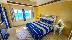 2 bedrooms, individually decorated, individually furnished, free WiFi - Spectacular 2 Bedroom Condo on Sandy Beach at Las Palmas Resort B-505 2 Condo by RedAwning (Puerto Peñasco)