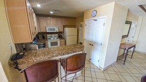 Private kitchen - Spectacular 2 Bedroom Condo on Sandy Beach at Las Palmas Resort B-505 2 Condo by RedAwning (Puerto Peñasco)
