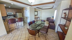 Private kitchen - Spectacular 2 Bedroom Condo on Sandy Beach at Las Palmas Resort B-505 2 Condo by RedAwning (Puerto Peñasco)