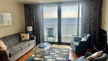 Condo, 2 Bedrooms | Living area