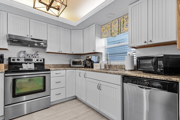 Kondominium, 2 kamar tidur | Dapur pribadi | Lemari es, oven, mesin pembuat kopi/teh, dan pemanggang roti