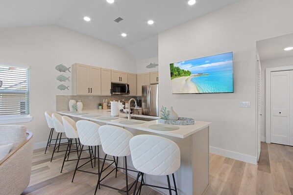 House, 3 Bedrooms | Private kitchen | Fridge, oven, coffee/tea maker, toaster