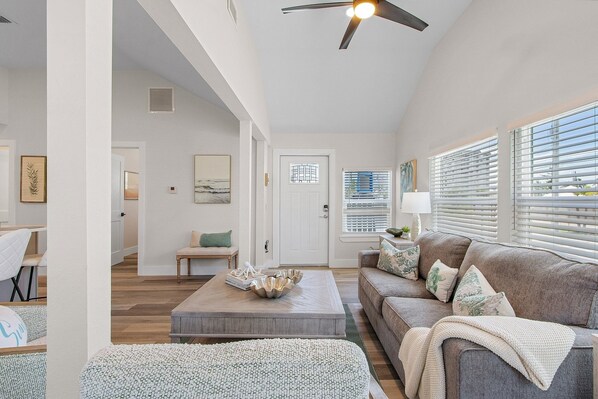 House, 3 Bedrooms | Living area | Smart TV