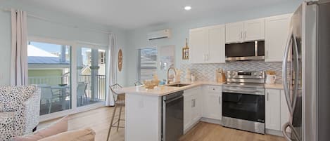 House, 4 Bedrooms | Private kitchen