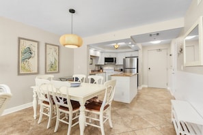 Dining - ~fantastic Gulf Front Condo North Of The Pier~ 2 Bedroom Condo by RedAwning (Fort Myers Beach)