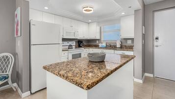 Condo, 2 Bedrooms | Private kitchen