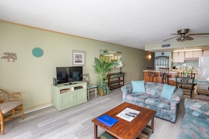 Condo, 1 Bedroom | Living area