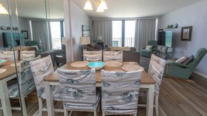 Condo, 2 phòng ngủ | Khu ăn uống