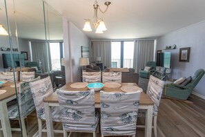 公寓客房, 2 間臥室 | 用餐區