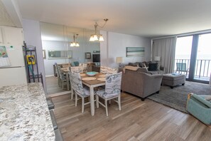 Apartment, 2 Schlafzimmer | Wohnbereich | Smart-TV