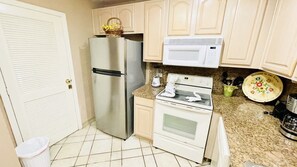 Private kitchen - Spectacular 2 Bedroom Condo on Sandy Beach at Las Palmas Resort B-104 2 Condo by Redawning (Puerto Peñasco)