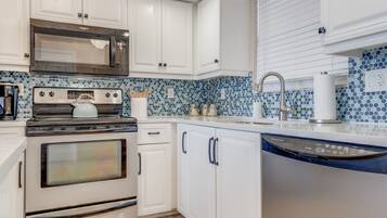 Condo, 2 Bedrooms | Private kitchen | Fridge, oven, coffee/tea maker, toaster