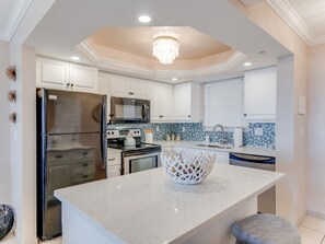 Condo, 2 phòng ngủ | Bếp riêng | Tủ lạnh, lò nướng, dụng cụ pha cà phê/trà, lò nướng bánh mì