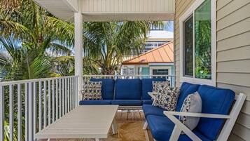 House, 3 Bedrooms | Balcony