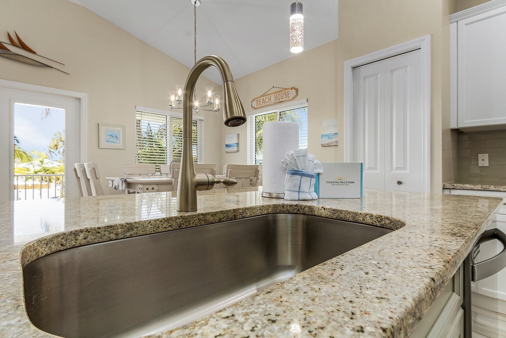 House, 3 Bedrooms | Private kitchen | Fridge, oven, coffee/tea maker, toaster