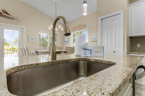 Casa, 3 quartos | Cozinha privada | Geladeira, fogão, cafeteira/chaleira, torradeira