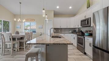 Nhà, 3 phòng ngủ | Bếp riêng | Tủ lạnh, lò nướng, dụng cụ pha cà phê/trà, lò nướng bánh mì