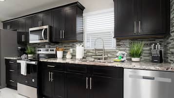 House, 3 Bedrooms | Private kitchen | Fridge, oven, coffee/tea maker