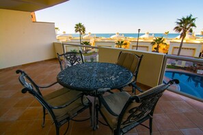 Condo, 2 Bedrooms | Property grounds