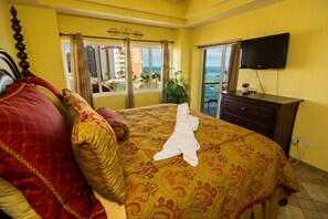 2 bedrooms, individually decorated, individually furnished, free WiFi - Beautiful 2 Bedroom Condo on the Sea of Cortez at Las Palmas Resort BN-401 2 Condo by RedAwning (Puerto Peñasco)