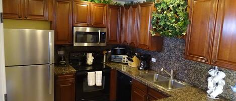 Condo, 2 habitaciones | Cocina privada | Refrigerador, horno, cafetera y tetera y tostadora