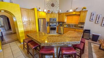 Vila, 4 kamar tidur | Dapur pribadi | Lemari es, oven, mesin pembuat kopi/teh, dan pemanggang roti