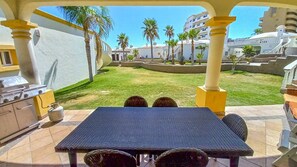 Outdoor dining - Stunning 4 Bedroom Beach Villa on Sandy Beach at Las Palmas Beachfront Resort V10 4 Villa by Redawning (Puerto Peñasco)