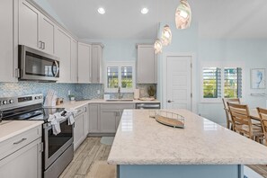 House, 3 Bedrooms | Private kitchen | Fridge, oven, coffee/tea maker, toaster - Welcome To Mermaid Bay Vacation Rental - 261 Delmar 3 Bedroom Home by RedAwning (Fort Myers Beach)