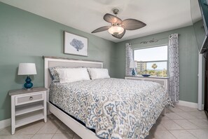 Condo, 2 habitaciones | 2 habitaciones, decoración personalizada y muebles diferentes 
