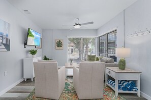 House, 2 Bedrooms | Business center