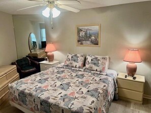 Condo, 2 habitaciones | 2 habitaciones, decoración personalizada y muebles diferentes 