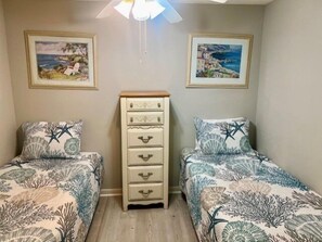 Condo, 2 habitaciones | 2 habitaciones, decoración personalizada y muebles diferentes 
