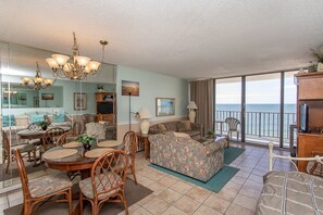 Condo, 1 Bedroom | Dining