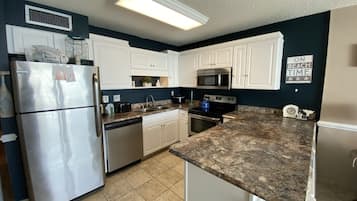 Leilighet, 2 soverom | Eget kjøkken | Kjøleskap, ovn, kaffetrakter/tekoker og brødrister