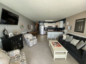 Condo, 2 Bedrooms | Living area