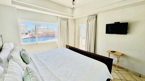 1 bedroom, individually decorated, individually furnished, free WiFi - Spectacular 1 1/2 Bedroom Condo on Sandy Beach at Las Palmas Beachfront Resort 1 Condo by RedAwning (Puerto Peñasco)