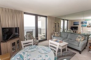 Condo, 2 Bedrooms | Living area