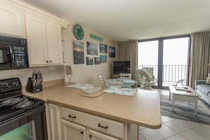 Condo, 2 Bedrooms | Private kitchen | Fridge, oven, coffee/tea maker, toaster