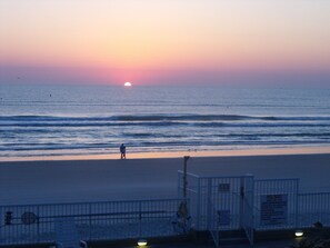 On the beach - A studio unit directly on the beach in Daytona Beach Shores (Daytona Beach)
