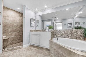 Appart'hôtel, 3 chambres | Salle de bain | Serviettes fournies