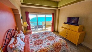 2 bedrooms, individually decorated, individually furnished, free WiFi - Spectacular 2 Bedroom Condo on Sandy Beach at Las Palmas Resort B-605 2 Condo by RedAwning (Puerto Peñasco)